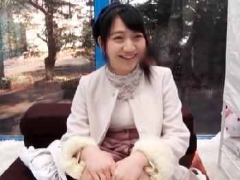 インタビュー中に巨大ペニス即挿入されて問答無用の強烈ピストンに唖然の女子大生W素人美少女ナンパのエロ動画