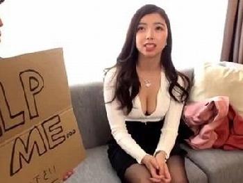 「カメラ…撮ってるんですか？…」私服から巨乳が零れちゃってる素人さんが巨大チンポにハードピストンされるナンパエロ企画パイズリ...