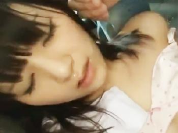 バスでの鬼畜痴漢！大人のオモチャで潮吹き失神している美形少女女子校生を容赦なく犯す！素人美少女顔射レイプのエロ動画