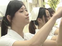 『気持ちいいですかぁ?』モデル級の美人看護師達が丁寧なフェラチオ抜き素人お姉さん看護婦のエロ動画