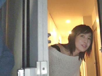 女友人に激エロ妻を紹介してもらって連続中出し性交巨乳素人人妻のエロ動画