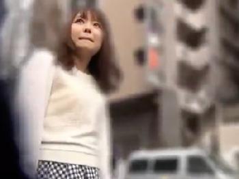 イケメン友人のセンズリ鑑賞→マンザラでもなく股を開く女子大生素人美少女ナンパのエロ動画