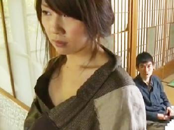 偏屈な夫を見限って間男と情事を重ねる田舎の妻痴女人妻熟女のエロ動画