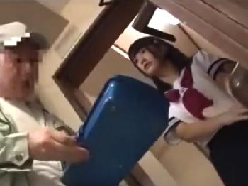 訪問先にいた幼顔カワ女子校生に我慢できなくなって無毛マンコに強引に中出しする鬼畜作業員素人美少女ロリパイパンレイプのエロ動画