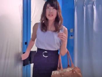 SNSで呼び出したSクラスモテ系美形お姉さんをマジックミラー号に乗せて激ハメ巨乳素人ナンパのエロ動画