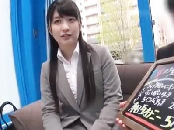 可愛いオフィスレディが上司とエロミッションに挑戦→勤務中なのに中出しSEXしちゃう素人OL盗撮のエロ動画