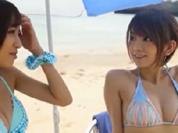 3人以外誰もいないビーチで美形少女ギャル2人とエロ天国3P!痴女水着のエロ動画