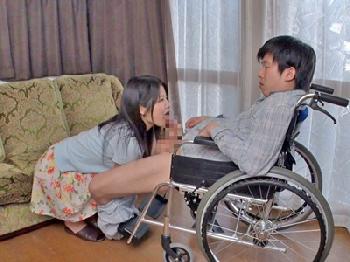 事故で介護が必要な夫も義父も欲望処理する献身的な奥様人妻近親相姦水谷あおいのエロ動画