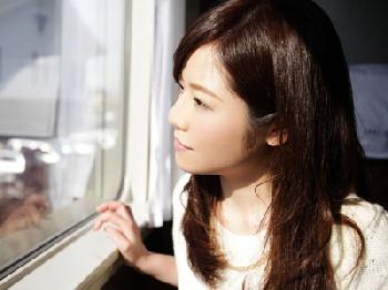 医者としても活躍する何不自由ない素人奥さんが現実逃避の不貞旅行巨乳人妻のエロ動画