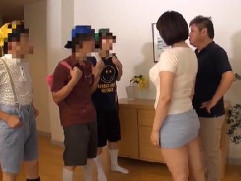 ショタクソガキに集団輪姦される巨乳お母さん!友だちの母親だろうが容赦なく頂きまーす!人妻レイプ3Pのエロ動画