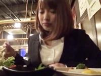 ひとりでハシゴ酒している寂しそうな素人娘はナンパにすぐ引っかかる！お姉さんのエロ動画