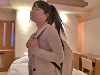 お小遣いに釣られて中出し交尾しちゃう今どき女子校生素人ハメ撮りのエロ動画