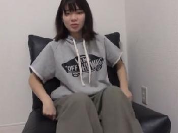 童顔の素人娘が撮影ハメに緊張しつつも激ピスでアクメ顔披露美少女ロリ顔射ハメ撮りのエロ動画