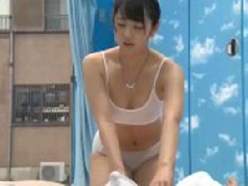素人男女のオイルマッサージが盛り上がりすぎて本番ファック巨乳美少女のエロ動画