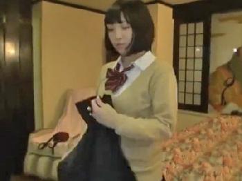 巨大乳房自慢な現役女子校生をホテルに連れ込んでハメ撮り援助交際！巨乳素人美少女のエロ動画