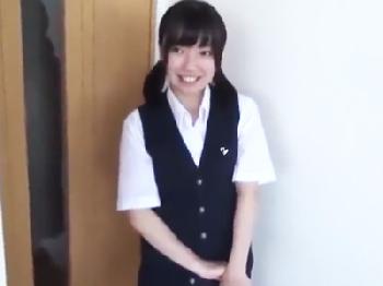 出会い系で神待ちしていた幼顔女子校生に料理をさせながらバックで挿入してそのまま中出しW素人美少女ロリハメ撮りのエロ動画