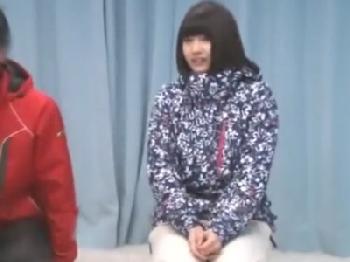 旅行に来てた素人娘が男友人とマッサージ体験→友情崩壊の挿入展開W美少女中出しのエロ動画