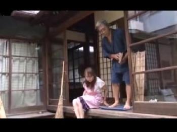 大好きなおじいちゃんの為に絶倫ペニスをしゃぶるきれいなお姉さん孫素人女子校生美少女痴女顔射フェラ近親相姦のエロ動画