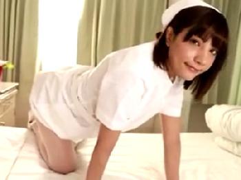 痴女看護師が一目惚れした患者の様子を見に来た振りして誘惑パコ看護婦顔射のエロ動画