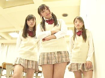 命令口調で命令してセンズリを見たがる今時の女子校生たち美少女M男3Pのエロ動画