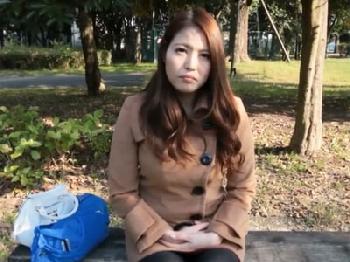 真面目そうな顔して本性はド淫乱なお姉さんとプールで濃密ハメ巨乳水着ぶっかけのエロ動画