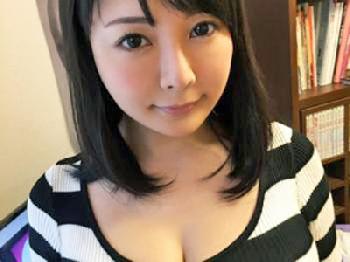 夫が帰ってくるまでの束の間の時間にナンパ男を漁る大きいオッパイ妻巨乳素人人妻盗撮のエロ動画