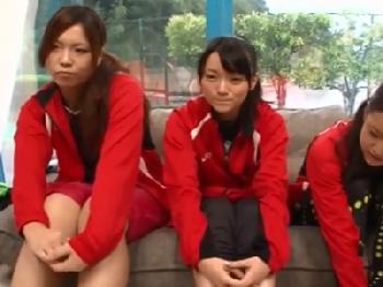 陸上部ミニ系3人組をナンパ→騙して顔面射精パコ展開素人女子校生ロリ顔射乱交のエロ動画