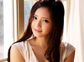 欲情ベロキス性交で唾液と潮まみれになりながら可愛い顔を歪めて身悶えイキ！お姉さん水着顔射潮吹き3Pのエロ動画