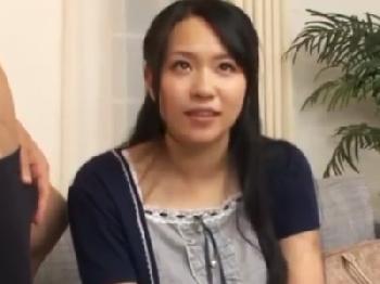 巨大乳房妻がセンズリ鑑賞で性的興奮を抑えきれずに浮気交尾！巨乳素人人妻のエロ動画