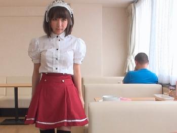 かなりハイレベルなウェイトレスさんがフェラチオチオサービスしてくれる夢のレストラン！美少女コスプレ顔射晶エリーのエロ動画