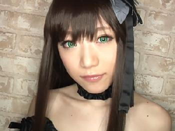 パイパンコスプレ美形少女が手マンで大量潮吹き→濡れマンコに巨大ペニスぶち込まれて顔面射精パコ素人美少女顔射ハメ撮りのエロ動画