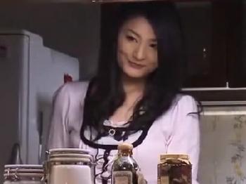 『お願いやめてッ』美中年女が義弟に否応なしに迫られ容赦なく犯される人妻熟女中出しレイプ近親相姦のエロ動画