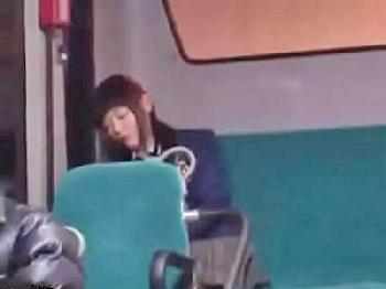 バスで寝ていてたら痴漢されて恐怖と屈辱から震えが止まらない女子校生巨乳美少女顔射のエロ動画