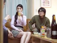 上司のビックおっぱい奥さんを手マン調教→大量潮吹きしたマンコを生パコ寝取り!巨乳お姉さん人妻のエロ動画