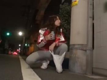 酔いつぶれたギャルを介抱したら中出しSEX求められたったW巨乳素人のエロ動画