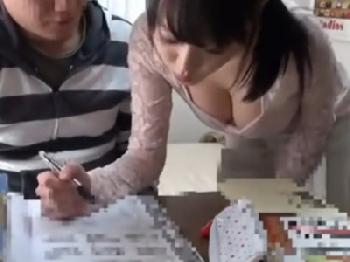 胸元お留守な家庭教師に強姦しかけるクズ生徒素人お姉さん中出しレイプのエロ動画
