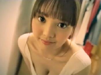 ホンモノ巨大乳房奥様さんが母乳垂れ流しでアヘるアブノーマル顔面射精ファック！巨乳痴女人妻顔射のエロ動画