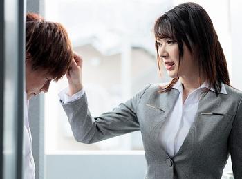 「覗きとか…ダメじゃない…」憧れの巨大乳教師を覗きバレ→しかし勃起陰茎を見せつけた途端に…W巨乳痴女女教師中出し辻井ほのかの...