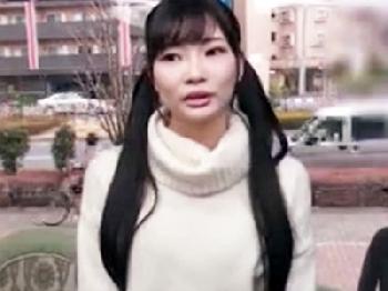 アツアツカップルの彼女さんを現金とプロ男優で囲んだら速攻で股を開いて姦淫W素人美少女パイパン3Pのエロ動画
