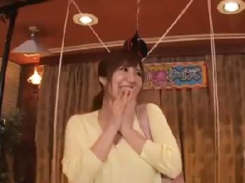 巨大バスト素人電マで絶叫→ゲームに負けて巨大ペニス挿入されちゃって本気でまくる巨乳お姉さんぶっかけのエロ動画