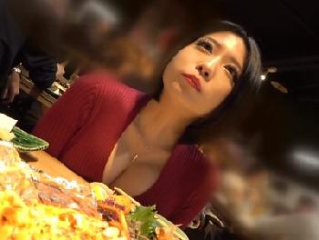 飯食ってる最中も胸の谷間ばかりが気になるえちえちレンタル彼女とラブホテルハメ撮り巨乳素人ギャルのエロ動画