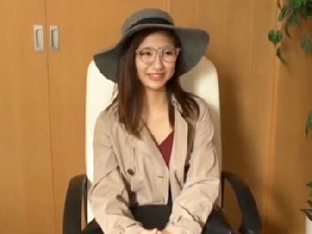 青学に通う今時オシャレな素人女子大生をナンパ→ホテル連れ込みハメ撮り性交！巨乳美少女痴女のエロ動画