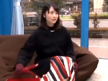 「ちょ、ちょっと無理です‥」気品あふれる奥様セレブをマジックミラー号に連れ込んで腰砕けパコ素人人妻ナンパマッサージのエロ動画