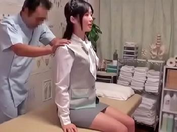 「症状は主に膣内の凝りです♥」発情オフィスレディにスケベマッサージ素人お姉さんOLのエロ動画