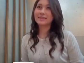 肉欲過多な素人奥さんが夫以外のペニ棒を求めて自らアダルトビデオ出演志願！人妻熟女顔射のエロ動画