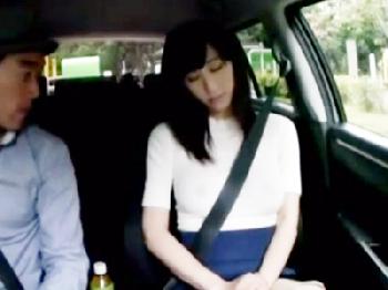 上着脱いだらニップル勃起してるノーブラな後輩の誘惑に耐えられずパコ巨乳お姉さんパイズリのエロ動画