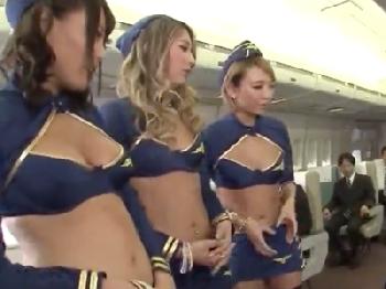 淫乱あばずれ尻軽ヤリマンなCAさんが機内で中出し乱交の大サービス巨乳ギャル痴女上原花恋HIKARI浜崎真緒のエロ動画