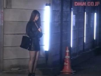 非モテ系男が美人局に騙されカツアゲ?!その金使って豪快性行為するカップルギャル痴女童貞M男顔射フェラのエロ動画