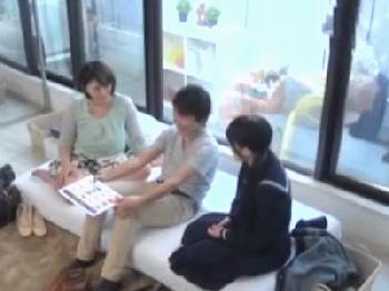 『だめだよ！お父さんいるのに…！』実家族ないで賞金をかけた禁断姦淫素人人妻近親相姦のエロ動画