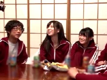 修学旅行でお酒持ち寄った女子校生が同級生達と中出し乱交開始巨乳美少女ロリのエロ動画